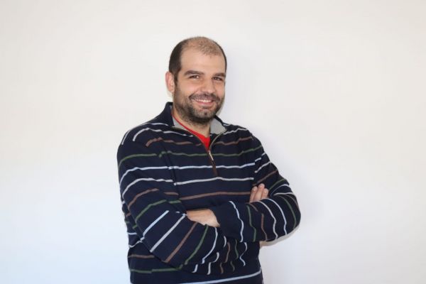 Ο Ισπανός βιογράφος του Γιάννη Αντετοκούνμπο μιλά στο in.gr