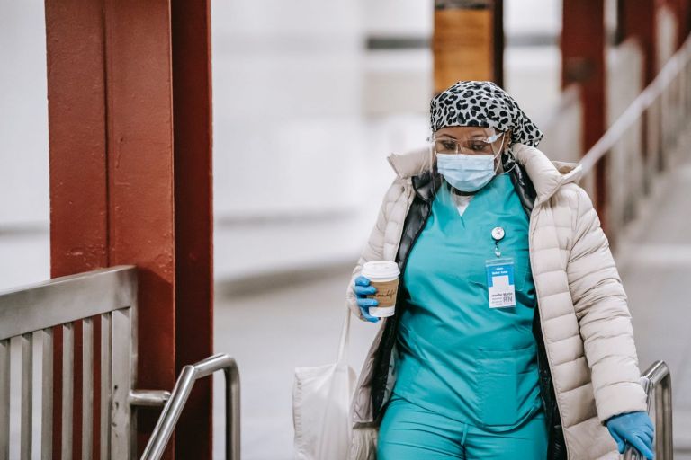 Γαλλία: Τουλάχιστον 40 εκατομμύρια πολίτες έχουν κάνει την πρώτη δόση του εμβολίου