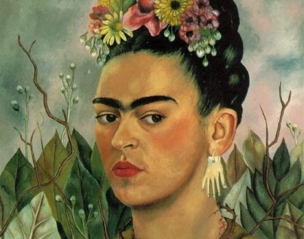 Φρίντα Κάλο: Η θυελλώδης ζωή της ζωγράφου που όλοι λατρεύουν