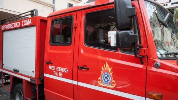 Φωτιά στη Δουκίσσης Πλακεντίας – Επί τόπου η πυροσβεστική