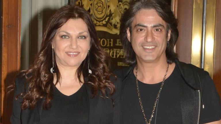 «Ξανά μαζί»: Καίτη Γαρμπή και Διονύσης Σχοινάς σε μια μεγάλη συναυλία στο Κατράκειο