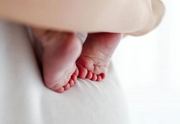 Νίκος Κριθαριώτης – Γέννησε η σύζυγός του και αυτή είναι η πρώτη φωτογραφία από το μαιευτήριο