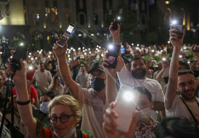Γεωργία: Βουλευτές πιάστηκαν στα χέρια μετά το θάνατο δημοσιογράφου