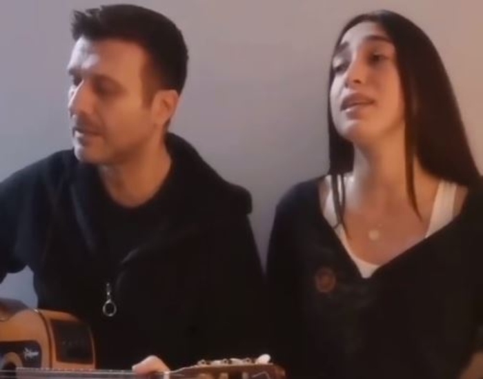 Υπερήφανος μπαμπάς ο Γιάννης Πλούταρχος: Πτυχιούχος η κόρη του