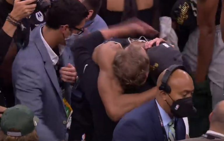 Ο Γιάννης πνίγεται στην αγκαλιά του Μπούντενχολζερ