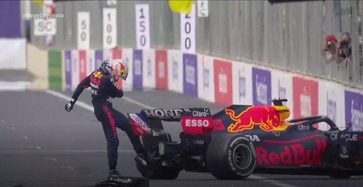 Φερστάπεν: Αντιαθλητική η συμπεριφορά του Χάμιλτον