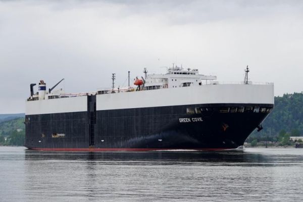 Αλεξανδρούπολη: Καταπλέει το θηριώδες μεταγωγικό των ΗΠΑ – Θα φορτώσει άρματα και ελικόπτερα