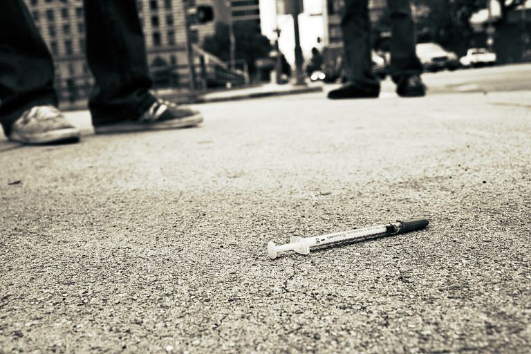 Έκκληση ΟΚΑΝΑ για τη δημιουργία χώρων εποπτευόμενης χρήσης ναρκωτικών