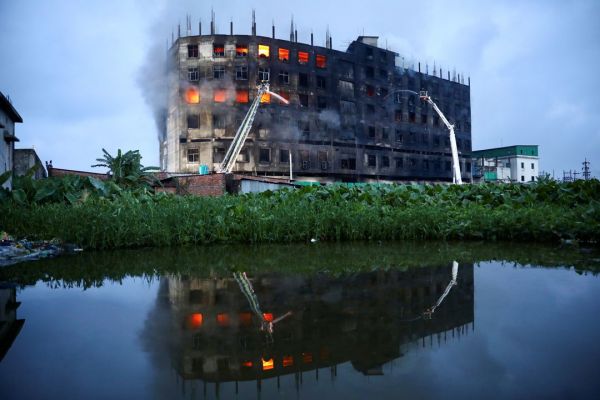 Μπανγκλαντές: Για ανθρωποκτονία διώκεται ο ιδιοκτήτης του εργοστασίου που κάηκε με θύματα 52 ανθρώπους