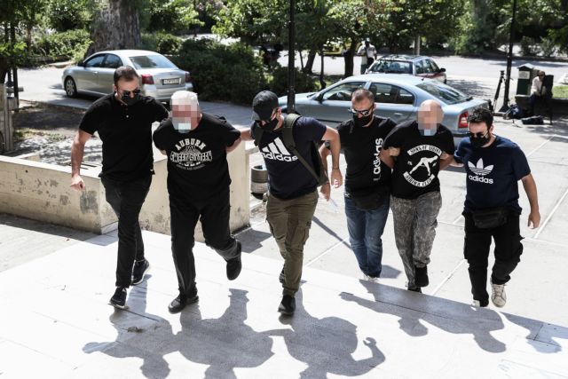 Ηλιούπολη: Τη δημοσιοποίηση των στοιχείων του αστυνομικού ζητάει ο ΣΥΡΙΖΑ – Τι απαντά η Αρ. Πελώνη