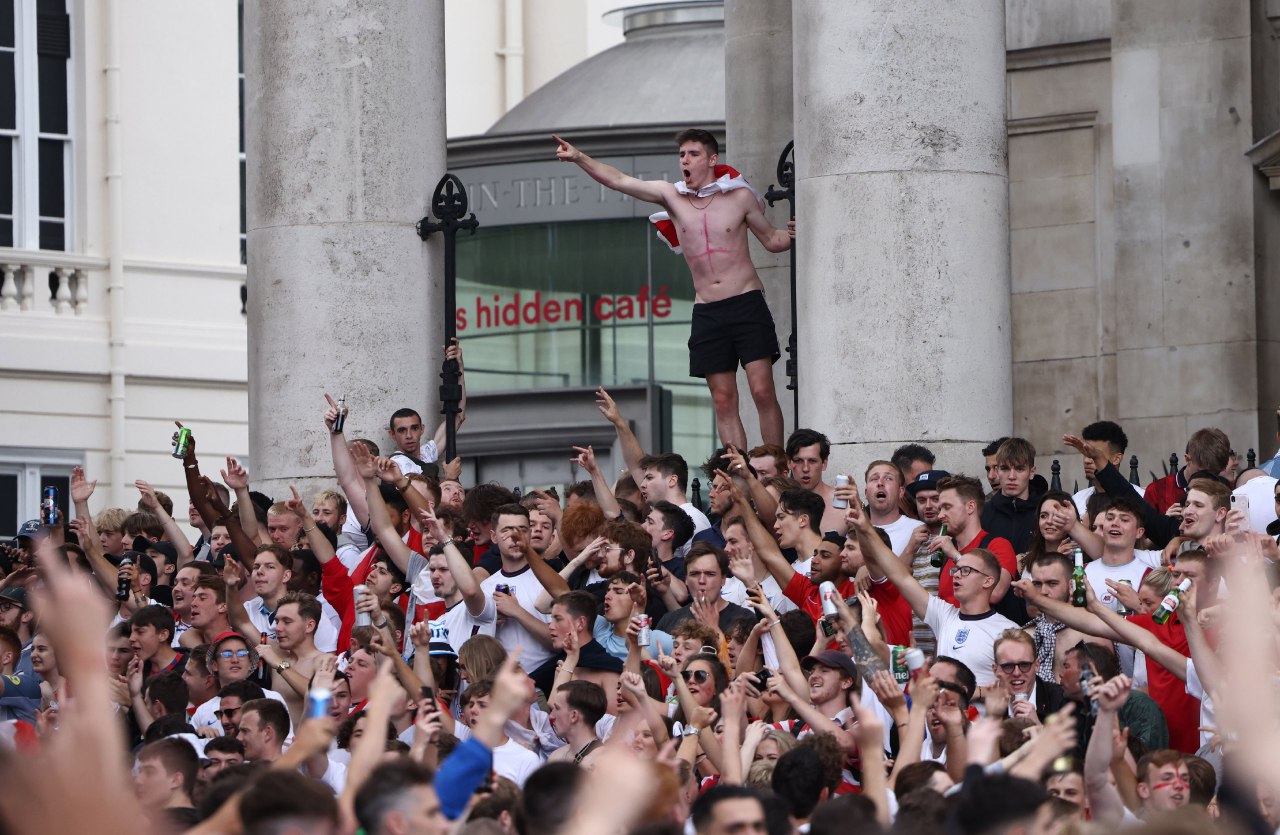 Χαμός στο Γουέμπλεϊ: «Ντου» οπαδών χωρίς εισιτήρια λίγο πριν την σέντρα του τελικού