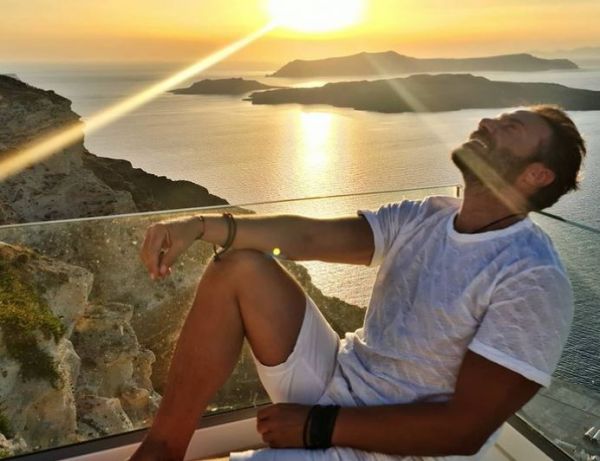 Στράτος Τζώρτζογλου: Ερωτευμένος στο φουλ – Οι ειδυλλιακές καλοκαιρινές διακοπές