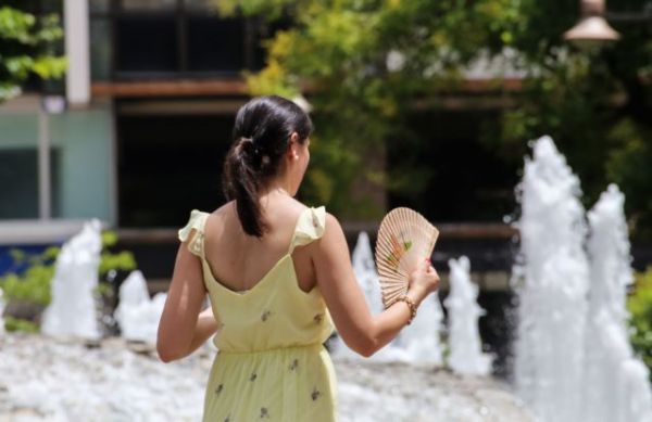 Καιρός: Καλός τη Δευτέρα – Θερμή εισβολή από την Τρίτη και καύσωνας από την Τετάρτη