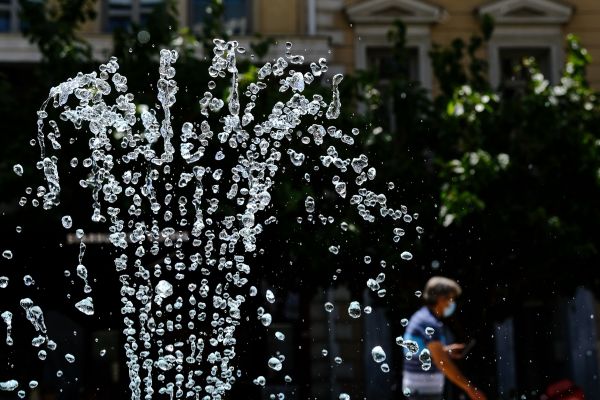 Καιρός: «Καμίνι» η χώρα τις επόμενες μέρες λόγω του καύσωνα