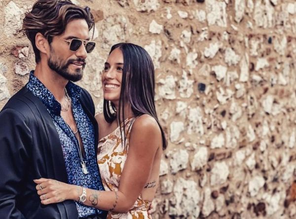 Γιώργος Καράβας: Throwback με καυτό φιλί για την επέτειο γάμου του