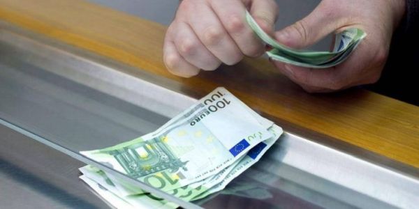 Τράπεζα: Καμπάνα 50.000 ευρώ γιατί χρέωσε έξοδα σε δανειολήπτη στεγαστικού