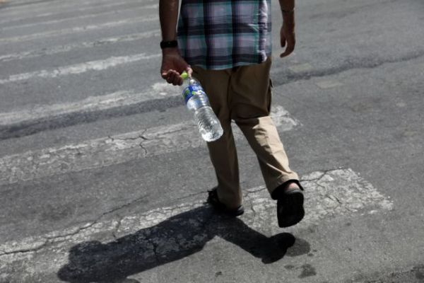 Καιρός: 40αρια θα δείξει σήμερα το θερμόμετρο – Υποχωρεί ο καύσωνας από το Σάββατο