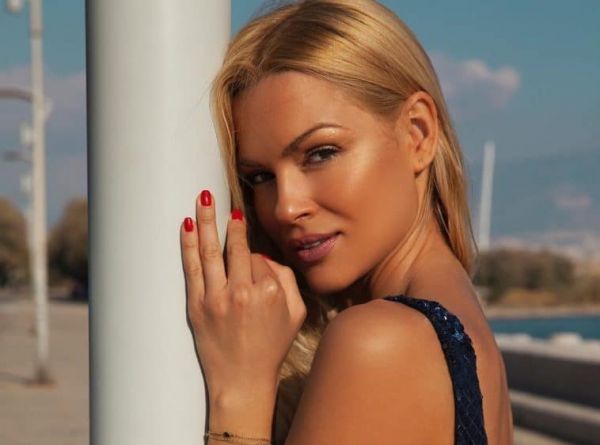 Βίκυ Κάβουρα: «Έχω τρακάρει επειδή κοιτούσα μια άλλη γυναίκα»