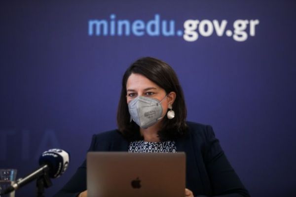 Κεραμέως: Το 73% των εκπαιδευτικών έχει ήδη εμβολιαστεί – Πώς θα γίνει η αξιολόγησή τους