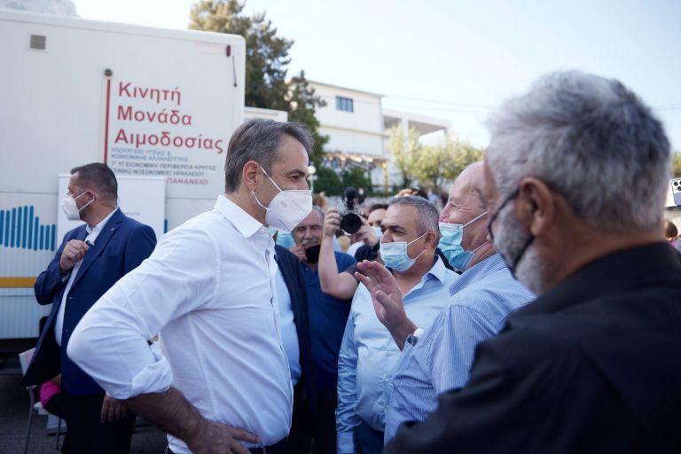Μητσοτάκης: Κινητές μονάδες για μαζικό εμβολιασμό στα ξενοδοχεία – Συνέπειες για τους ανεμβολίαστους υγειονομικούς