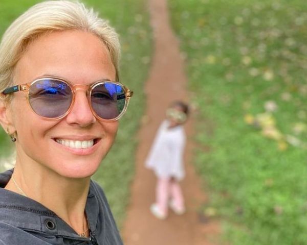 Χριστίνα Κοντοβά: Η τρυφερή φωτογραφία με την μικρή Ada και τον Τζώνη Καλημέρη