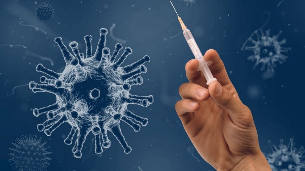 ΕΚΠΑ: Κίνδυνος για την έλευση νέων στελεχών κοροναϊών – Ο ρόλος των πολυδύναμων εμβολίων