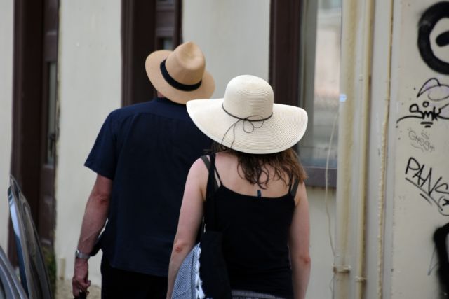 Σαρηγιάννης – Καπραβέλος: Μονόδρομος ο καθολικός εμβολιασμός για την κάμψη της πανδημίας