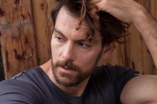 Γιάννης Κουκουράκης: Στην Μήλο για διακοπές ο πρωταγωνιστής των «Άγριων Μελισσών»