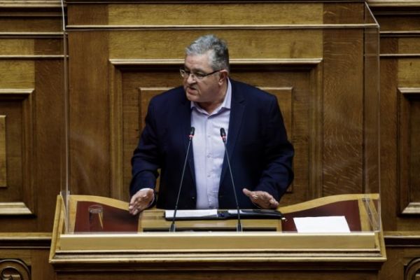 Φολέγανδρος – Κουτσούμπας: Για τη βία κατά των γυναικών δεν φταίει η «κακιά στιγμή»