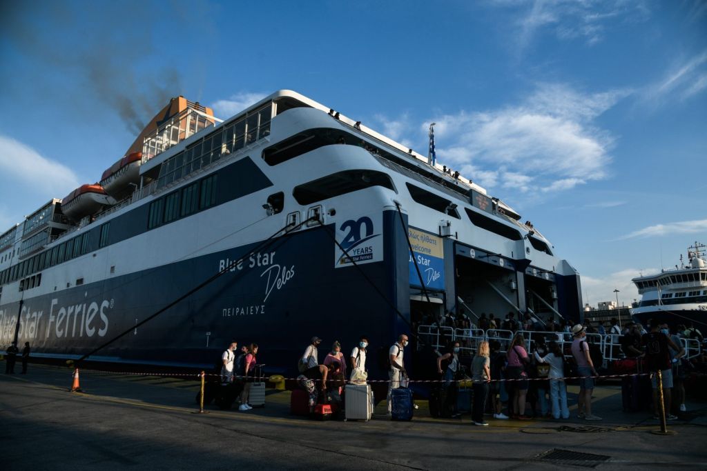 Κοροναϊός: Ανακατατάξεις στον επιδημιολογικό χάρτη – Ισχυρή σύσταση για self test στην επιστροφή από τα νησιά