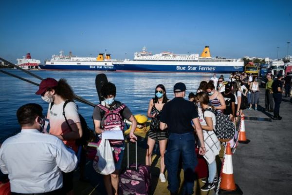 Παγώνη: Να εμβολιαστούν οι ταξιδιώτες πριν φύγουν για διακοπές
