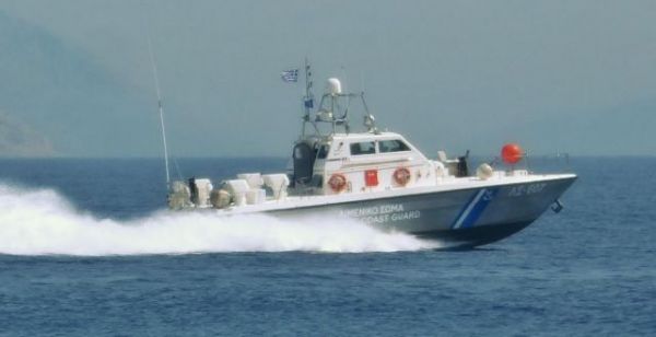 Νάξος: Προσάραξε σε βραχώδη περιοχή τουριστικό σκάφος με 34 επιβαίνοντες