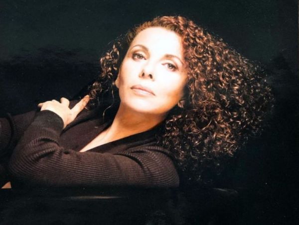 Μπέτυ Λιβανού: «Ο πατέρας μου ήταν πολύ συντηρητικός – Αν ζούσαμε μαζί θα ήταν δύσκολα τα πράγματα»