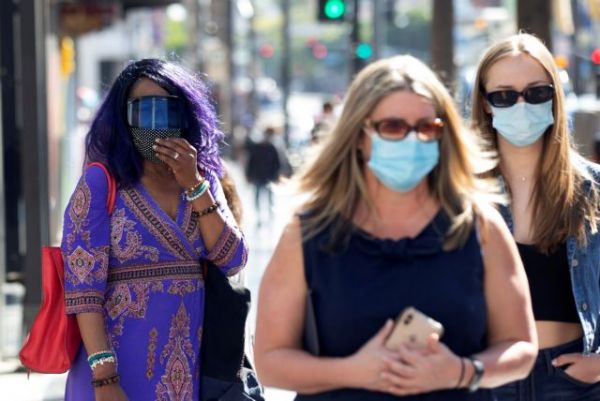 ΗΠΑ: Επιστρέφει η υποχρεωτική χρήση της μάσκας στο Λος Άντζελες μετά από την αύξηση κρουσμάτων