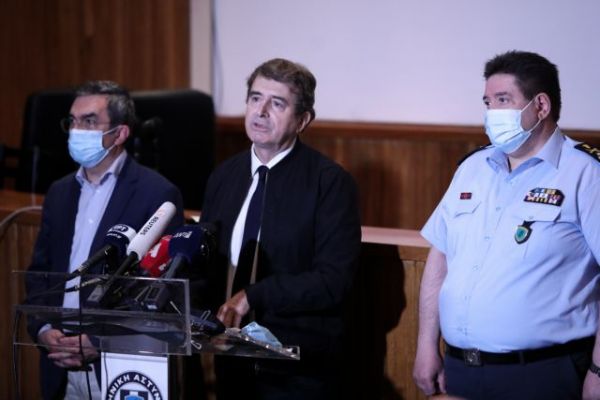 Χρυσοχοΐδης – Ζάκυνθος: Δεν θα γίνει ο Λαγανάς κέντρο πανδημίας – 120 αστυνομικοί στο νησί