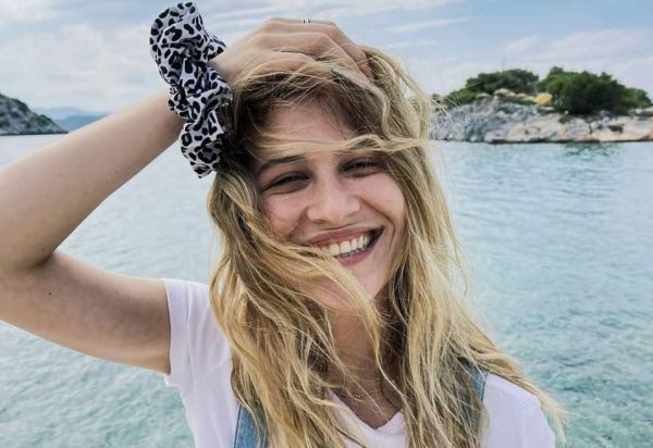 Εριέττα Μανούρη: Το θέατρο και η συνεργασία της με τον Αναστάση Ροϊλό