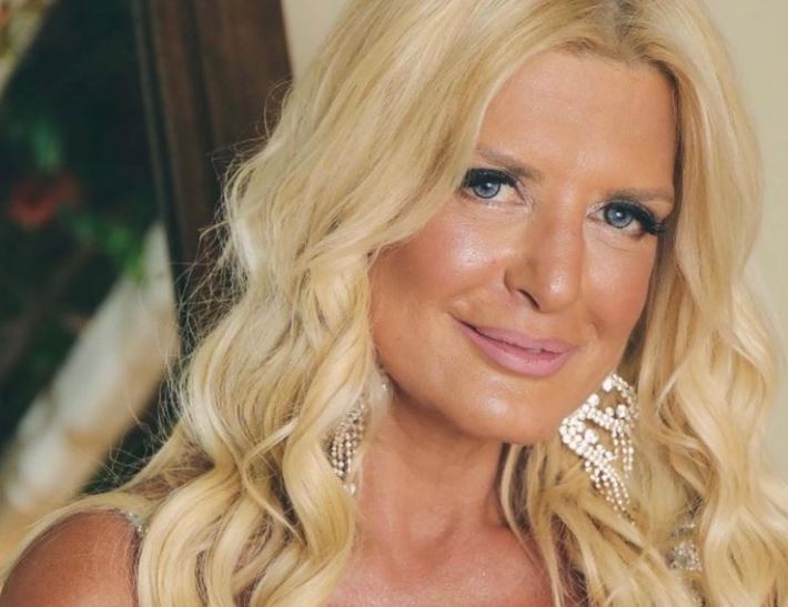 Μαρίνα Πατούλη: Νέα αινιγματική ανάρτηση με μαγιό και στίχους Ρίτσου