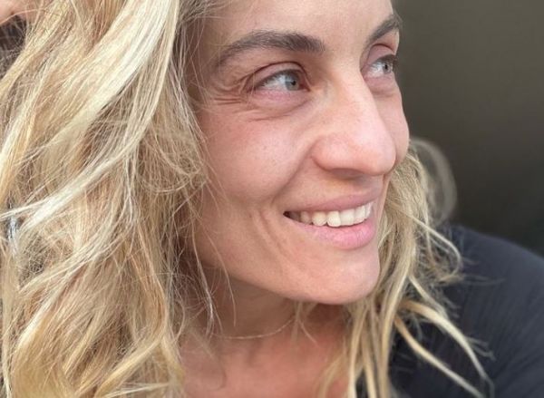 Ελεονώρα Μελέτη: Ποζάρει στο φακό της μητέρας της και αυτοσαρκάζεται