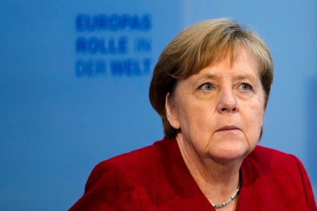 Γερμανία: Ο Zαν Κλοντ Γιουνκέρ αποκαλύπτει το λόγο του τρέμουλου της Μέρκελ - Ήταν «λανθάνουσα υπερκόπωση»