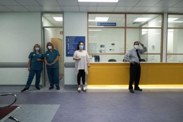 Κοροναϊός: Τι προβλέπει αμερικανός ειδικός για την επιστροφή στην κανονικότητα