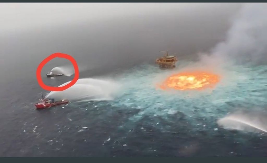 «Πύρινο μάτι»: Στο Μεξικό «πότισαν» τον ωκεανό για να σβήσουν μία… πυρκαγιά