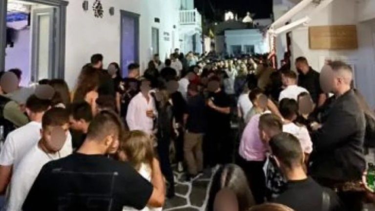 Μύκονος: Έκαναν αυτοσχέδιο πάρτι με φορητό ηχείο – Παρενέβη η αστυνομία