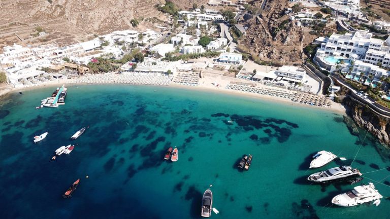 Μύκονος: «Κορονοπάρτι» σε τουρκική θαλαμηγό