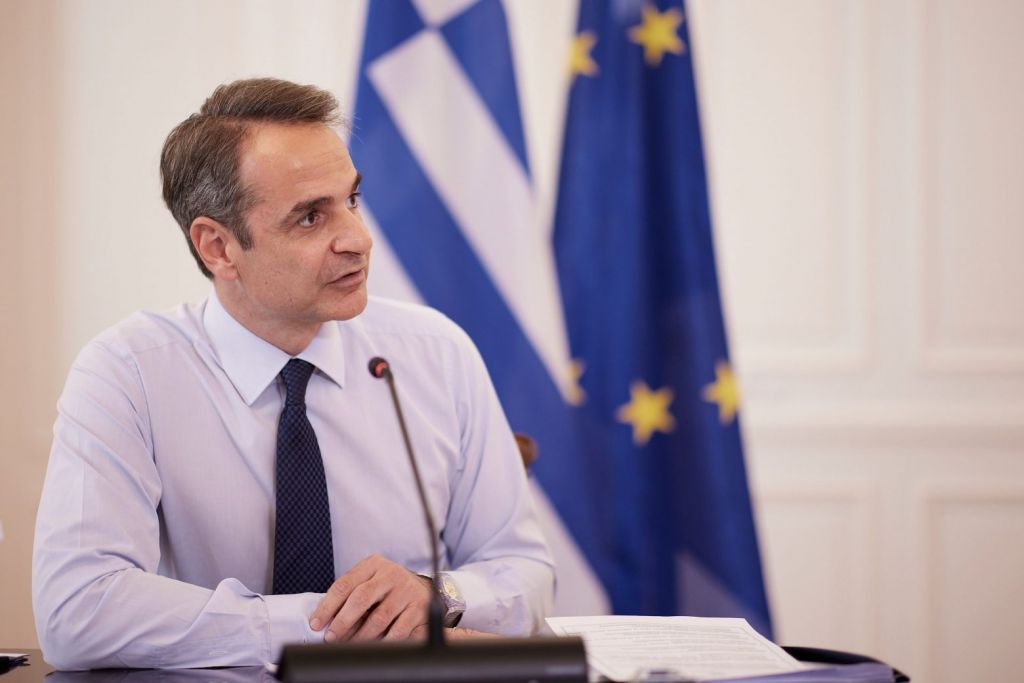 Ναύπακτος: Τηλεφώνημα του πρωθυπουργού στον 18χρονο που «σάρωσε» στις Πανελλαδικές παρά την απώλεια των γονιών του