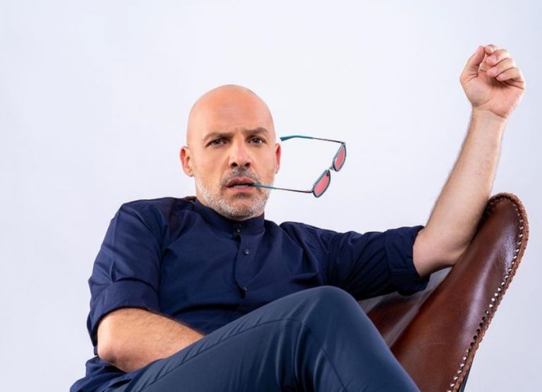 Nίκος Μουτσινάς: Σε ποιον δεν μπορεί να αντισταθεί