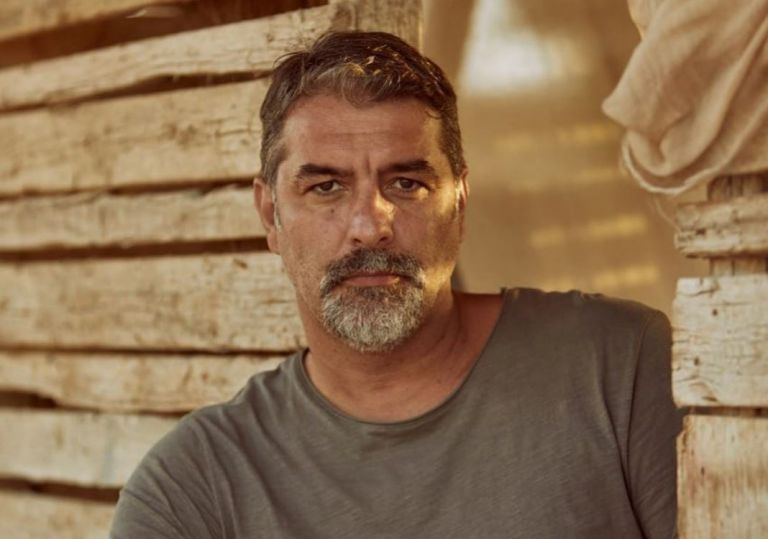 Βασίλης Μπισμπίκης: H σπάνια φωτογραφία με τον γιο του