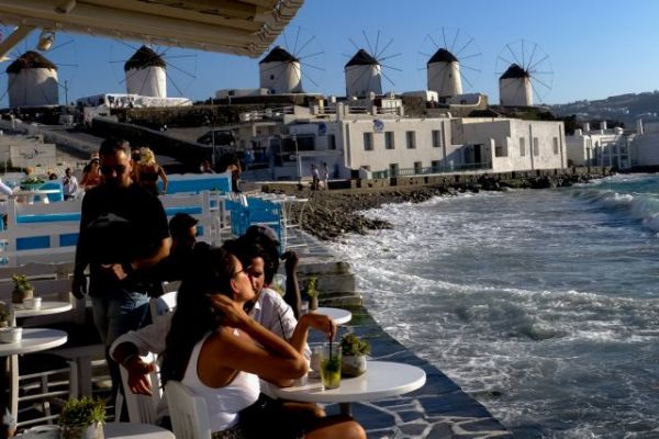 Τι προτείνουν οι επιχειρηματίες της Μυκόνου για ν΄ ανακοπεί το «τσουνάμι» ακυρώσεων στο νησί