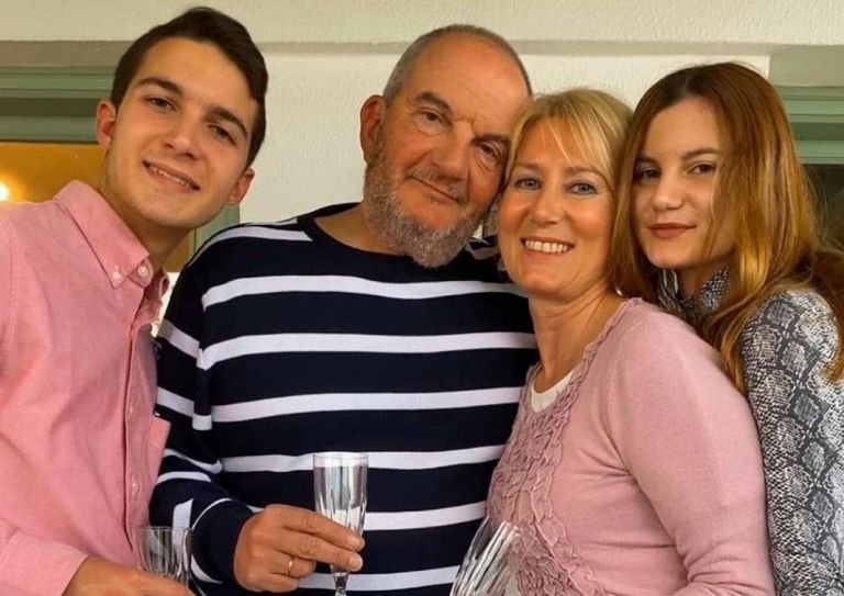 Κώστας Καραμανλής – Νατάσα Παζαΐτη: Αποφοίτησαν από το σχολείο τα δίδυμα