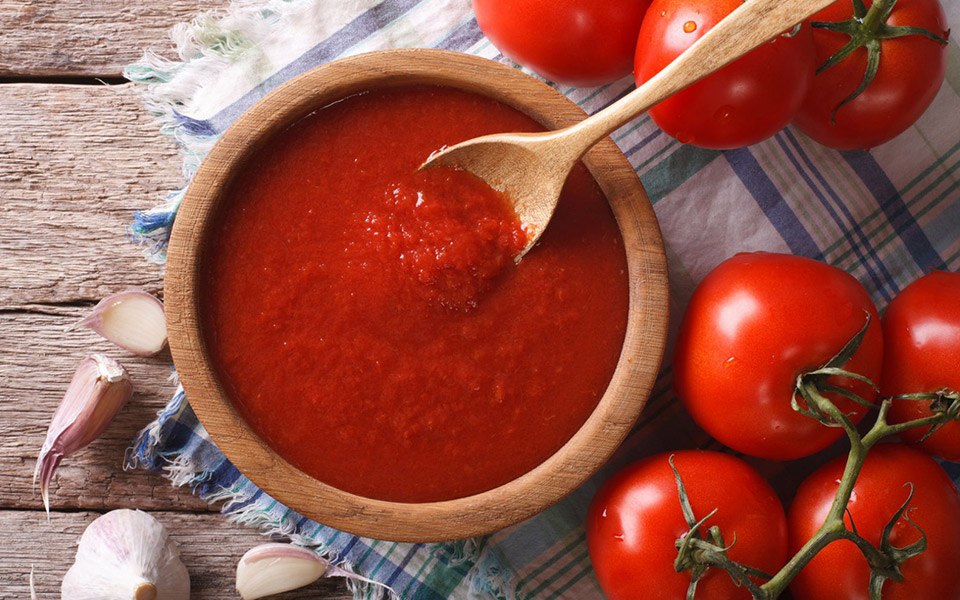 Φτιάξτε σάλτσα ντομάτας χωρίς να την μαγειρέψετε