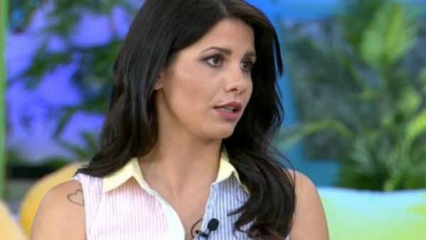 Η Μαρίνα Ντεμολλάι φωτογραφίζεται με μαγιό και… αποκαλύπτει το τατουάζ της